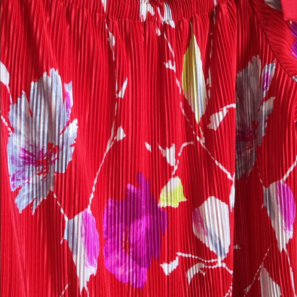 Festive Banana Republic Floral Blouse - Picture 5 of 7